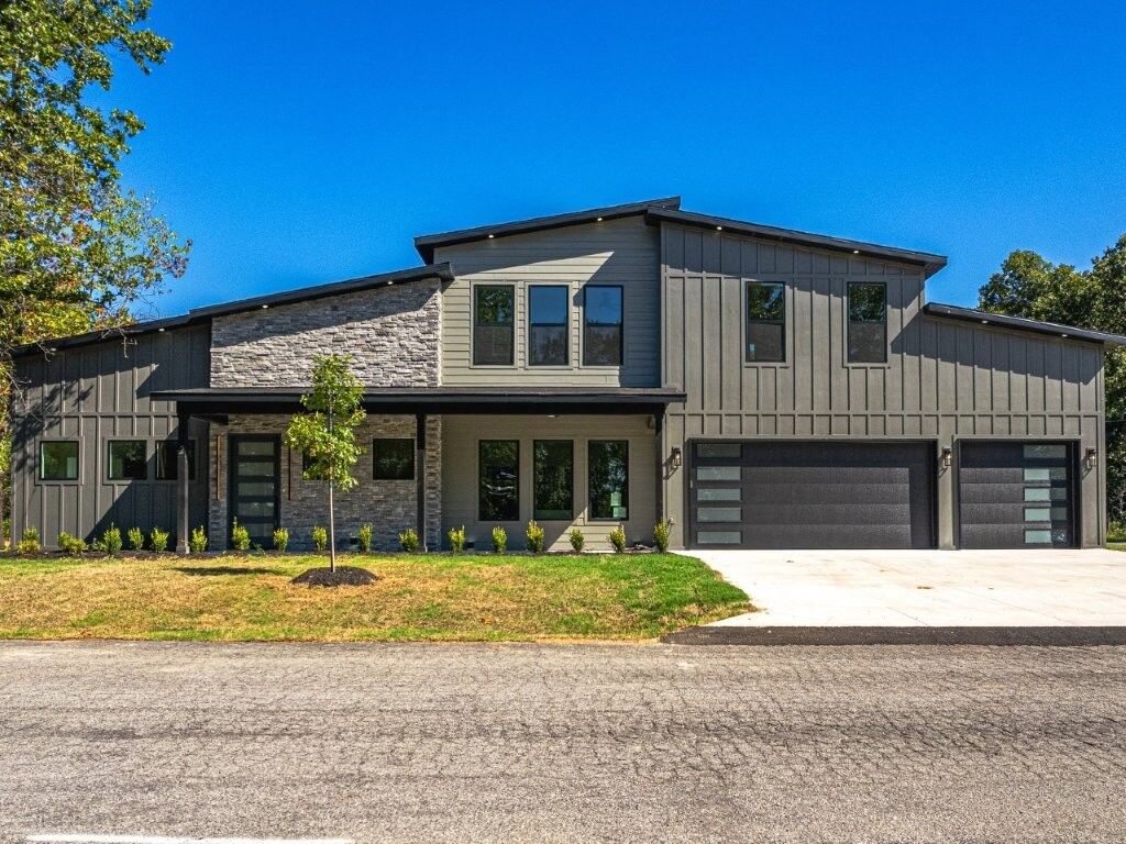 Property Photo: 2 Scotch Broom Place AR 72715