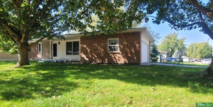 Property Photo: 120 S Florida Avenue NE 68467