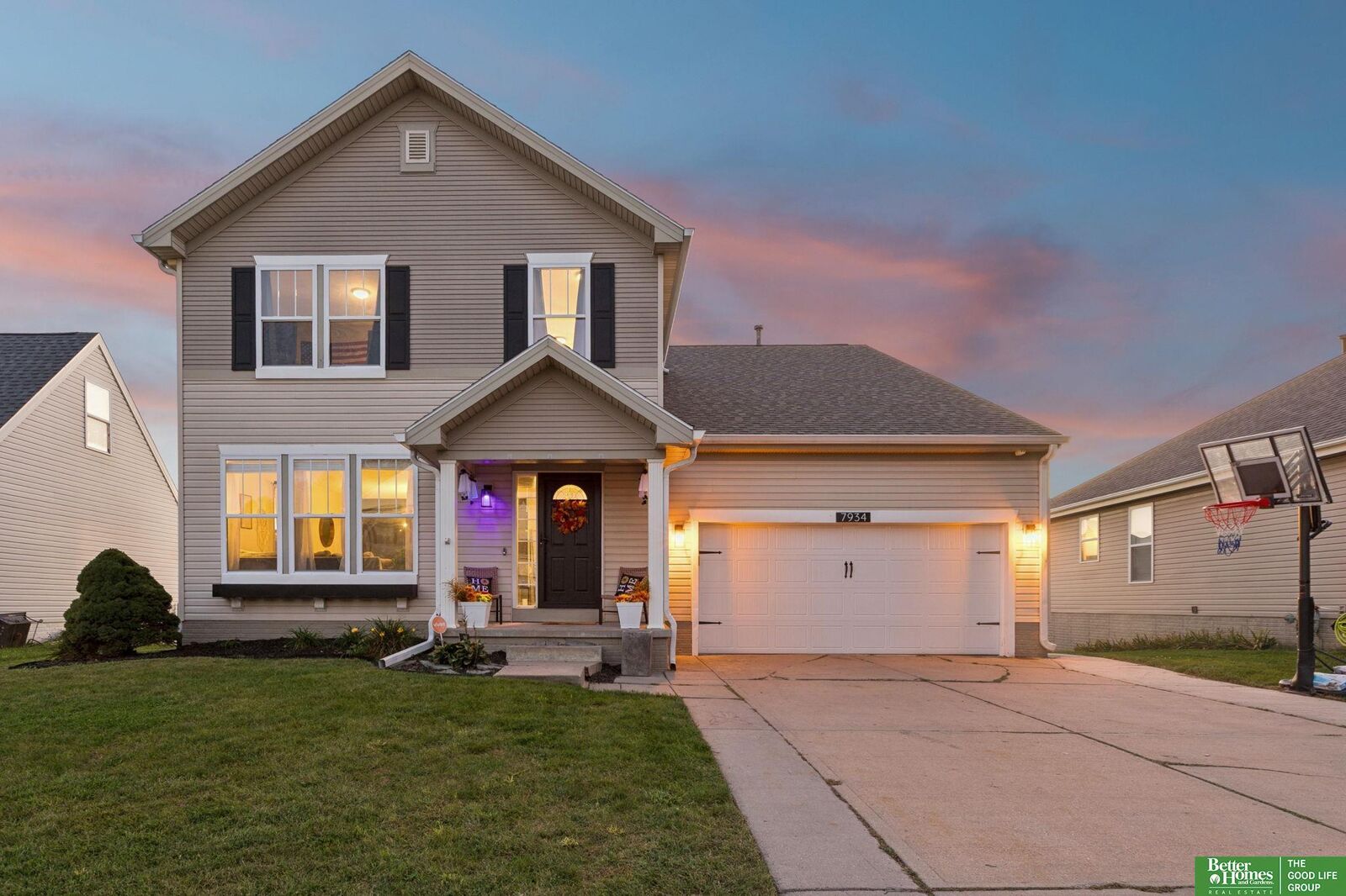 Property Photo: 7934 N 154 Avenue NE 68007