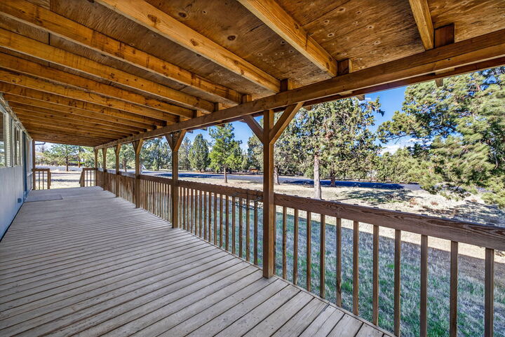 Property Photo:  1384 SE Akins Drive  OR 97754 
