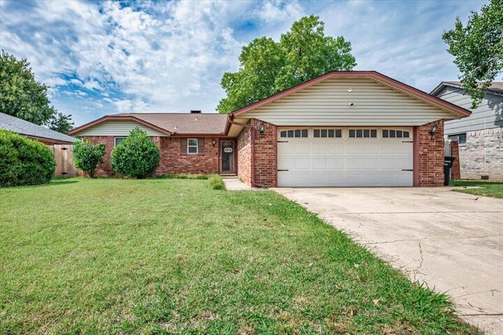 825 N Briarcliff Drive  Moore OK 73170 photo