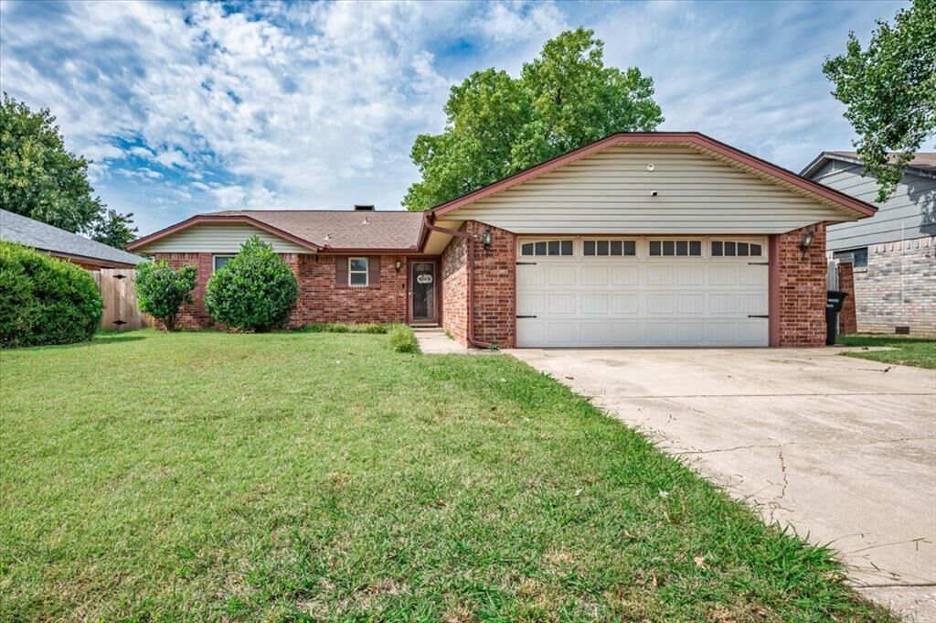 Property Photo:  825 N Briarcliff Drive  OK 73170 
