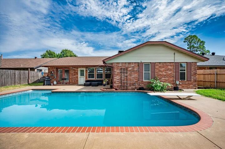 825 N Briarcliff Drive  Moore OK 73170 photo