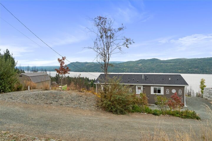 Photo de la propriété: 5208 Celista Place BC V0E 1M6