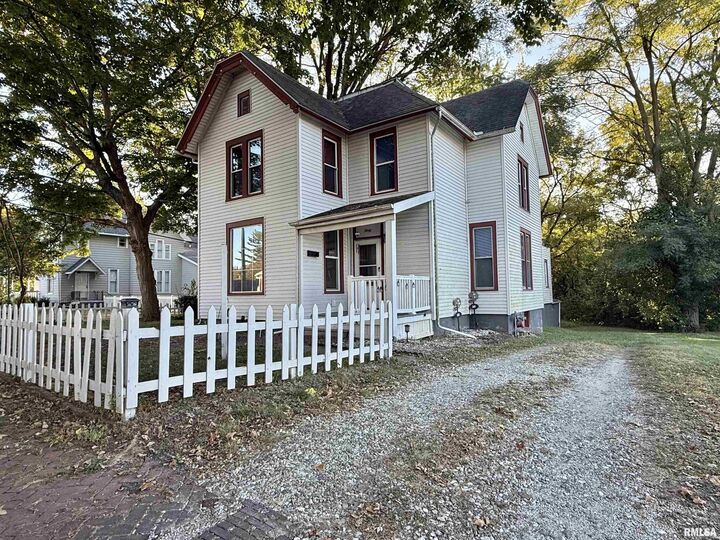 Property Photo: 30 S Avenue B IL 61520