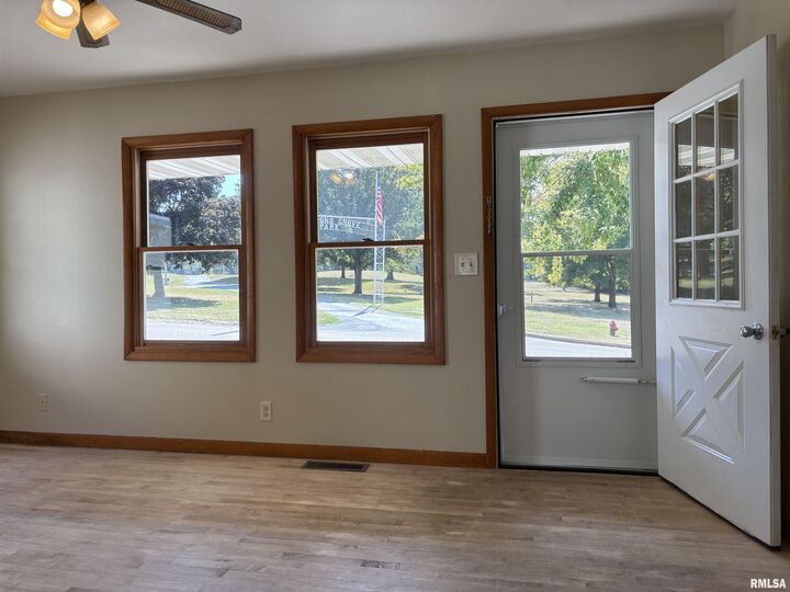 Property Photo: 501 Park Street IL 61540