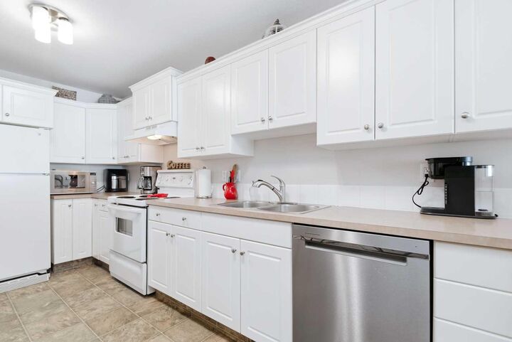 Property Photo: 6118 53 Avenue 111 AB T4N 6P7