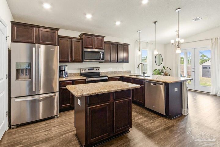 Property Photo:  6318 Red Pepper Dr  FL 32563 