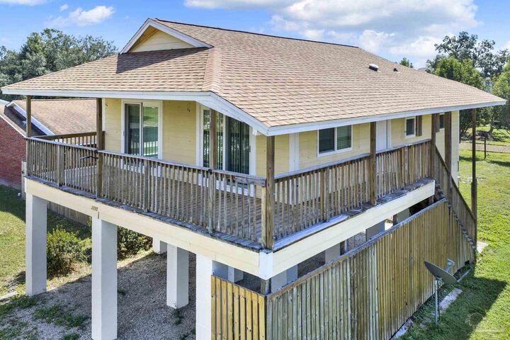 Property Photo:  3195 Laurel Dr  FL 32563 