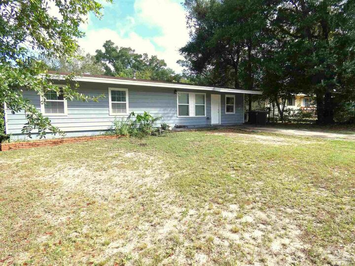 Property Photo: 7704 W Gadsden St FL 32506