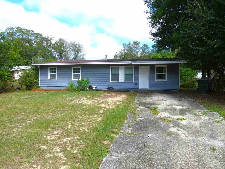 Property Photo:  7704 W Gadsden St  FL 32506 