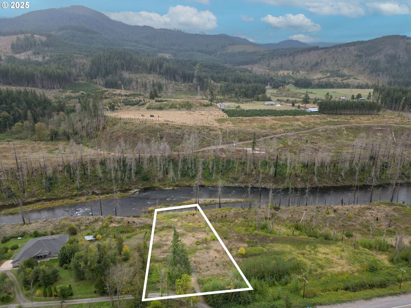 Property Photo: 35220 N Santiam Hwy SE OR 97346