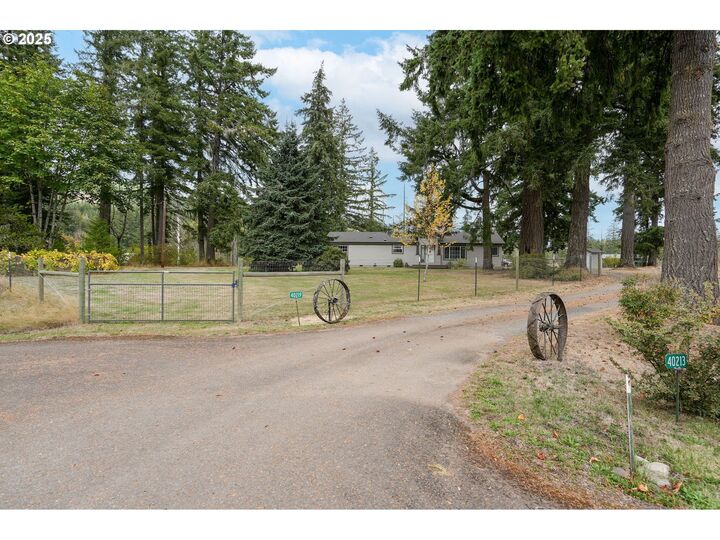Property Photo:  40219 N Dogwood Rd  OR 97360 