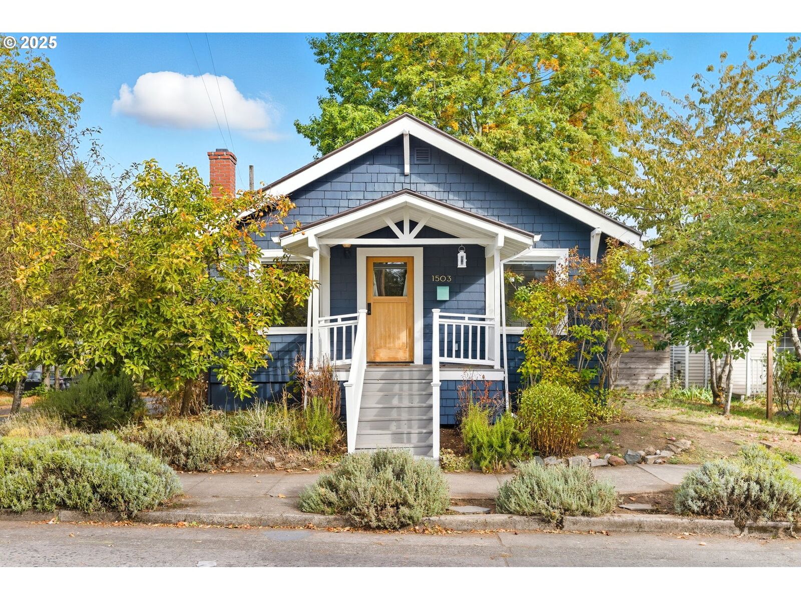 Property Photo: 1503 NE Holman St OR 97211