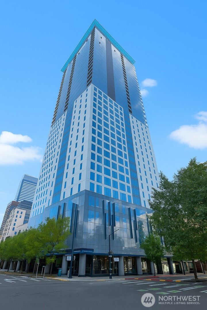 Property Photo:  737  Olive Way 2908  WA 98101 