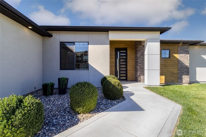 Property Photo: 35 NE Alpine Drive WA 99324