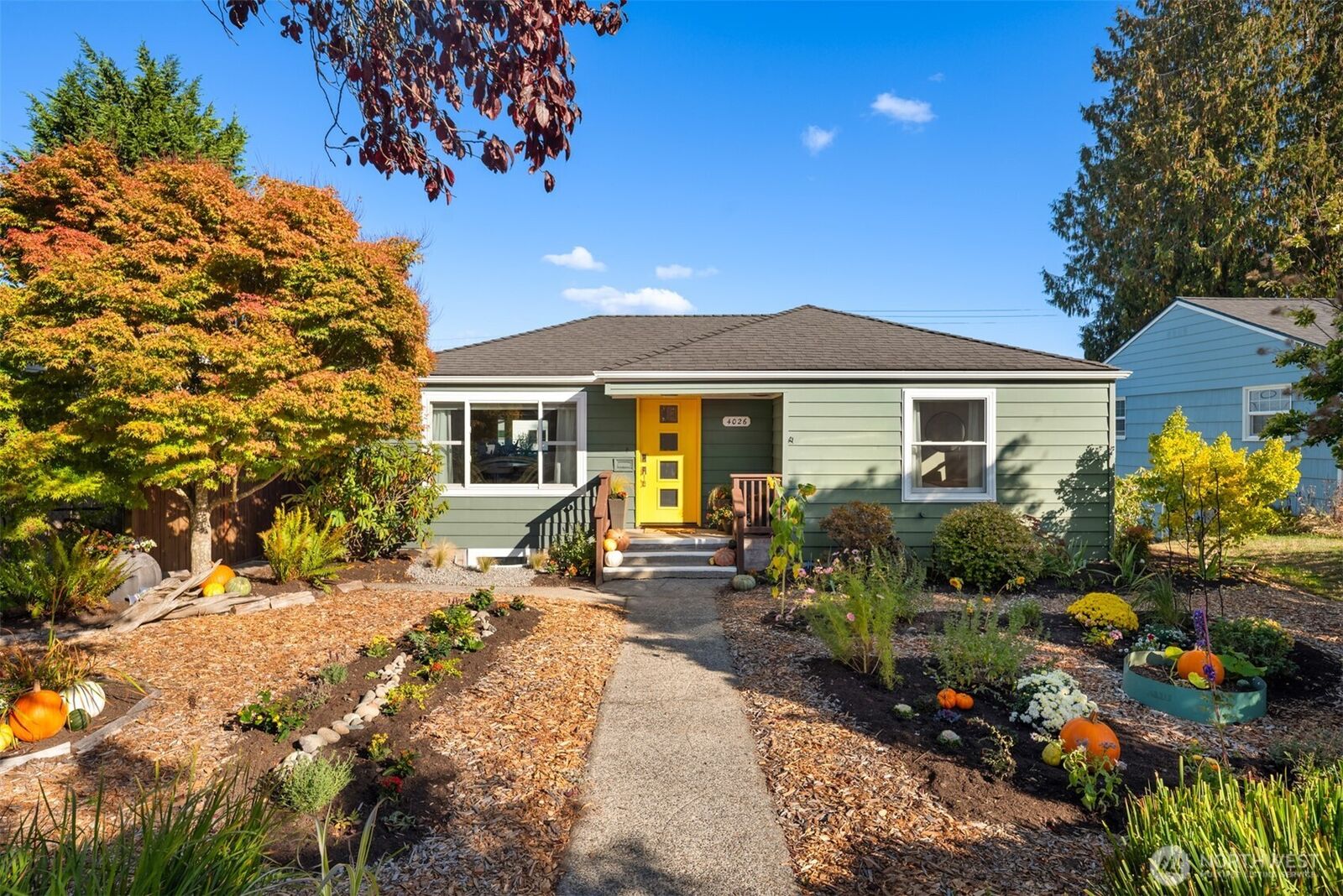 Property Photo: 4026 52nd Avenue SW WA 98116