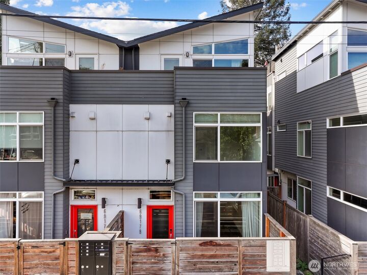 Property Photo:  6917  Carleton Ave  S B  WA 98108 