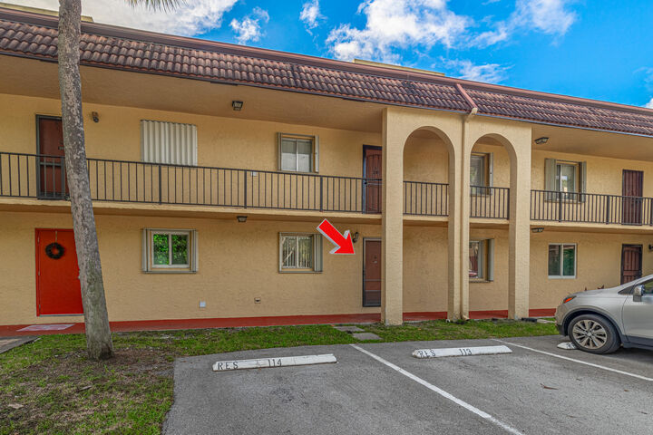 Property Photo: 848 SW 9th Street Circle 105 FL 33486