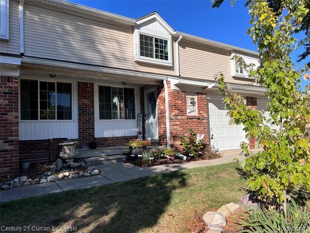 Property Photo: 320 Hampton Court 33 MI 48178