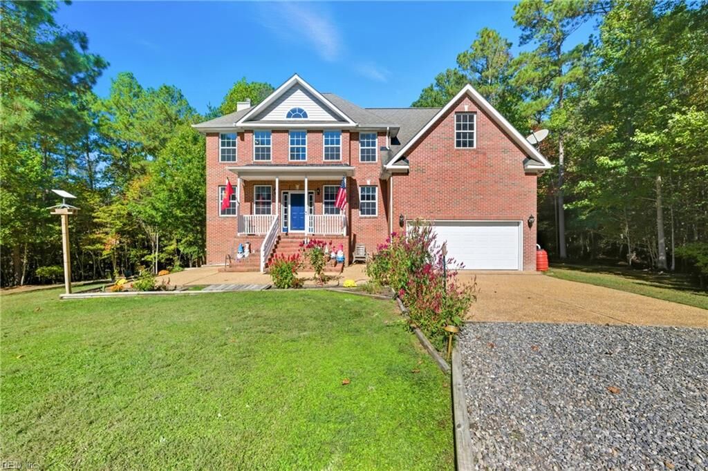 Property Photo: 9851 Autumn Woods Ln VA 23061