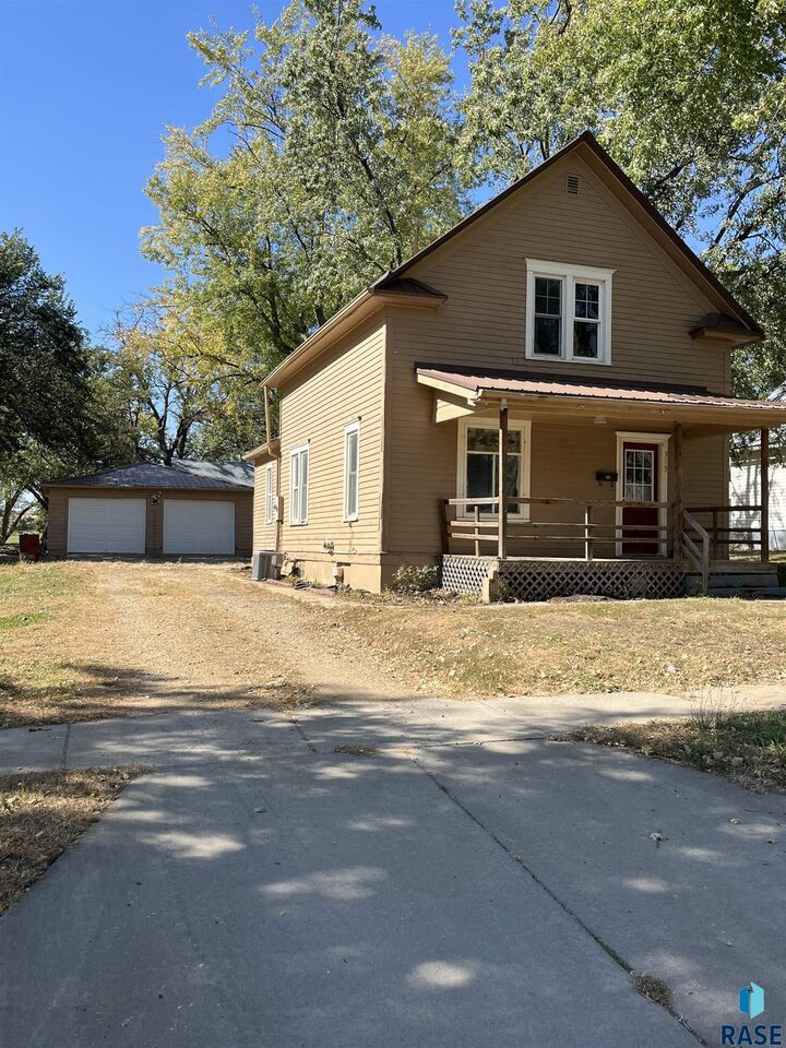 Property Photo:  313 S Dakota Ave  SD 57037 