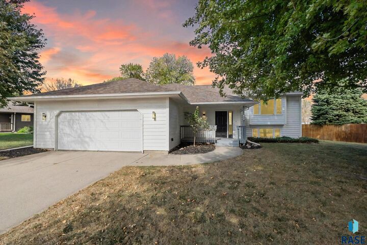 Property Photo: 1000 E Maywood St SD 57005