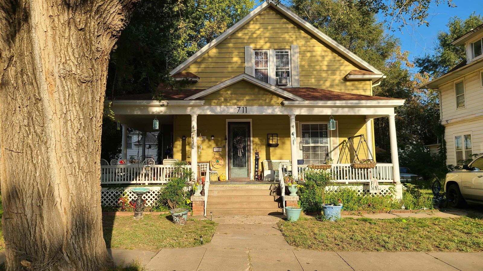 Property Photo:  711 S Washington Ave  KS 67152 