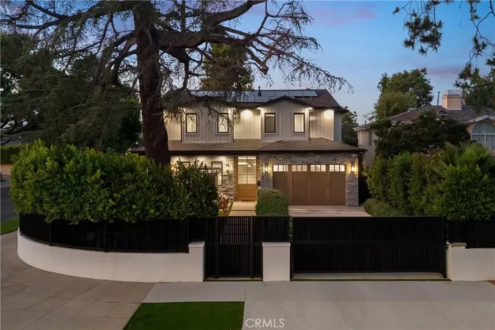 13627 Chandler Boulevard  Sherman Oaks CA 91401 photo
