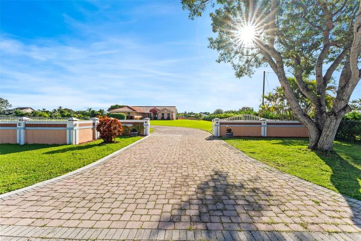 Property Photo: 32295 SW 202nd Ave FL 33030
