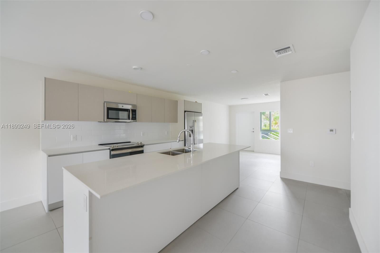 Property Photo:  2535 NE 193rd St 3108  FL 33180 