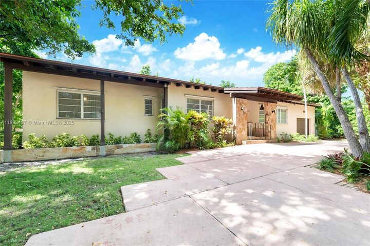 Property Photo: 1522 Zuleta Ave FL 33146