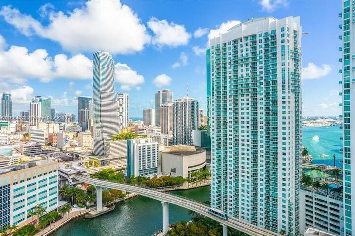 31 SE 5th St 4016  Miami FL 33131 photo