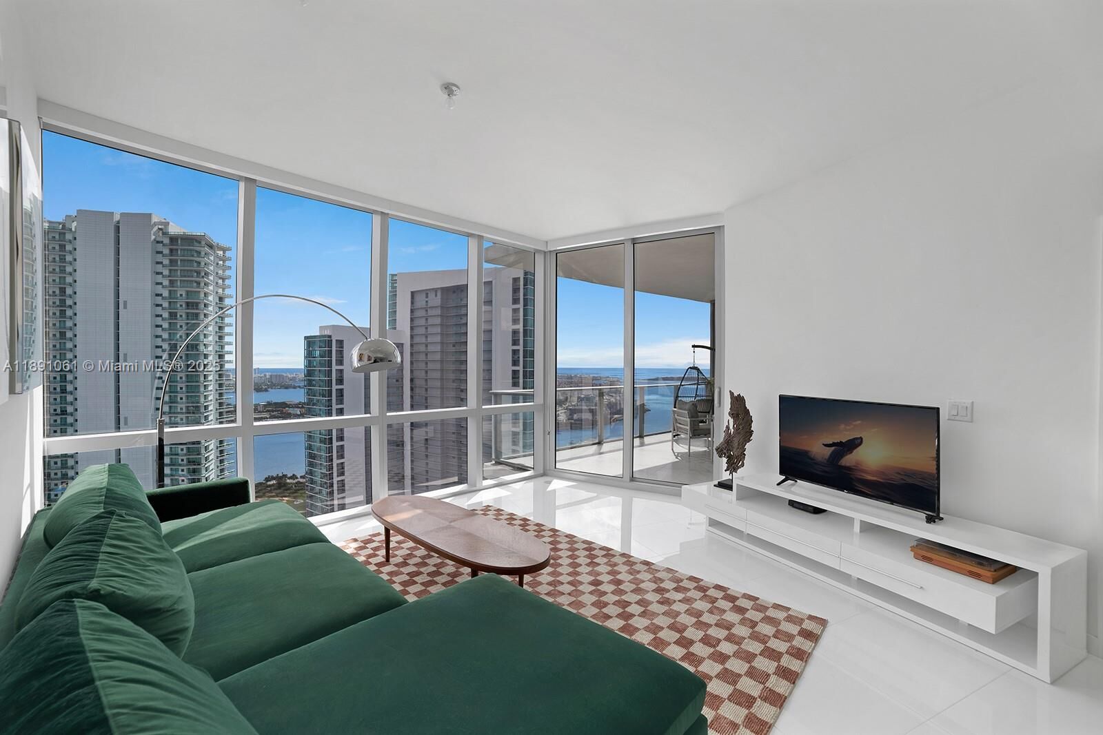 Property Photo: 851 NE 1st Ave 4403 FL 33132