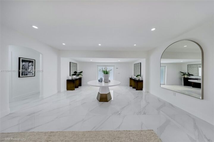 Property Photo:  871 NE 81st St  FL 33138 