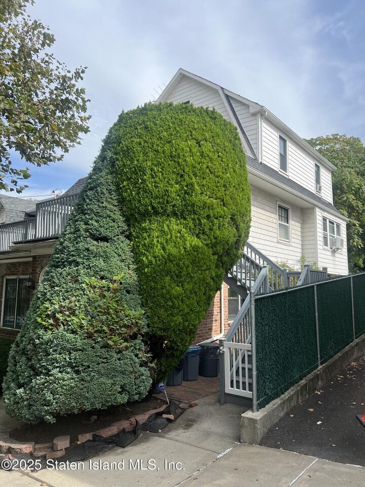 Property Photo: 125 Walbrooke Avenue NY 10301