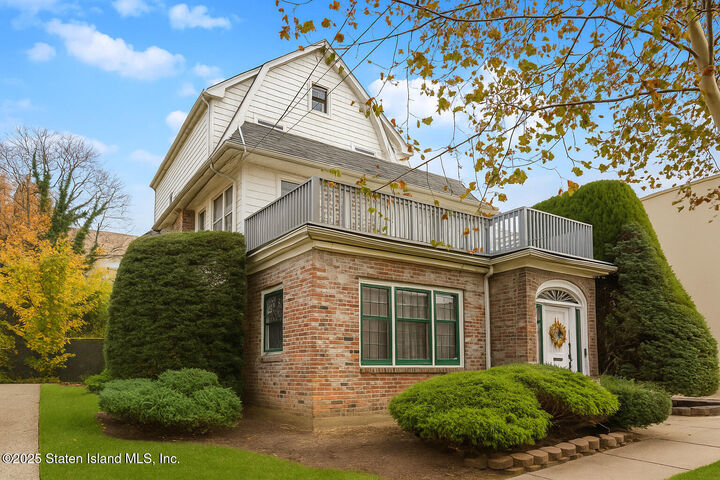 Property Photo:  125 Walbrooke Avenue  NY 10301 