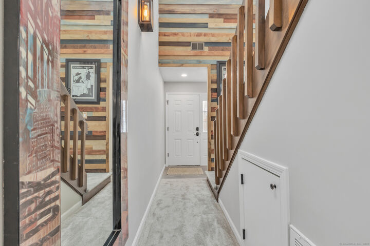 Property Photo:  16 Maple Street 11  CT 06066