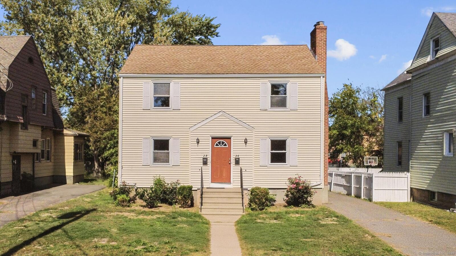 Property Photo:  26 Victoria Road  CT 06114 