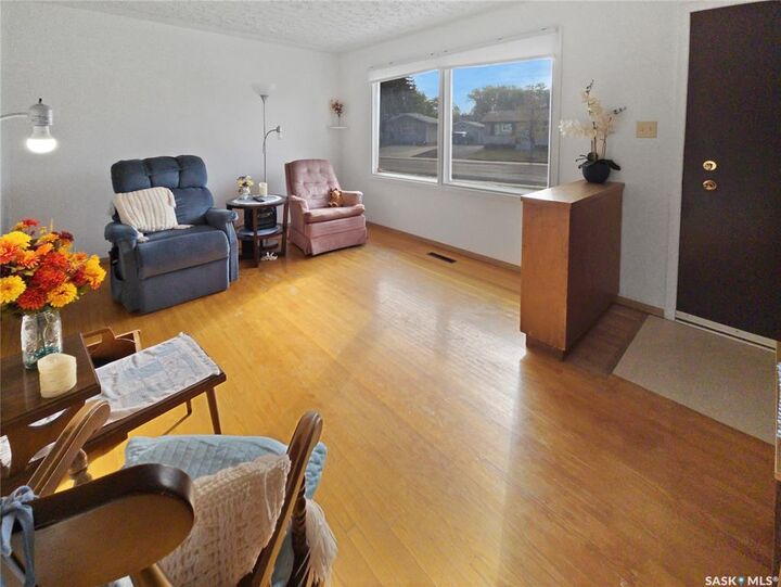 Property Photo: 63 Marlborough Crescent SK S7L 3T8