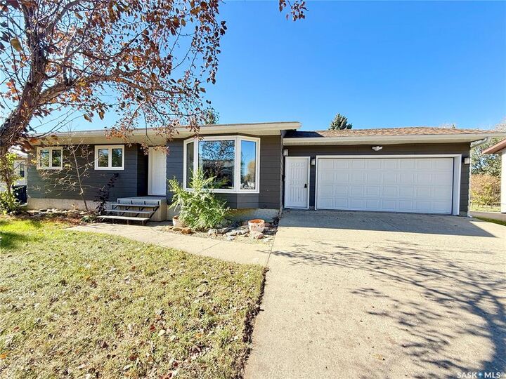 225 18th Street  Weyburn SK S4H 3A8 photo
