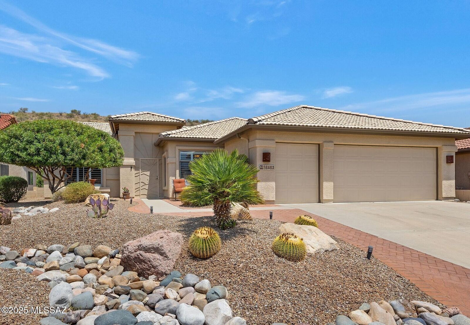 Property Photo:  38482 S Sand Crest Drive  AZ 85739 