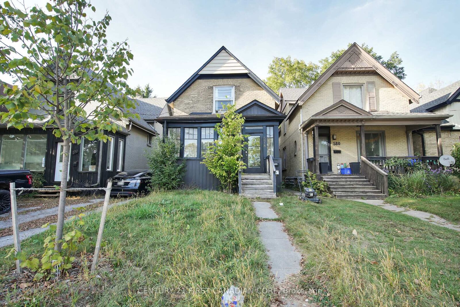 Property Photo: 578 Oxford Street ON N5Y 3J1