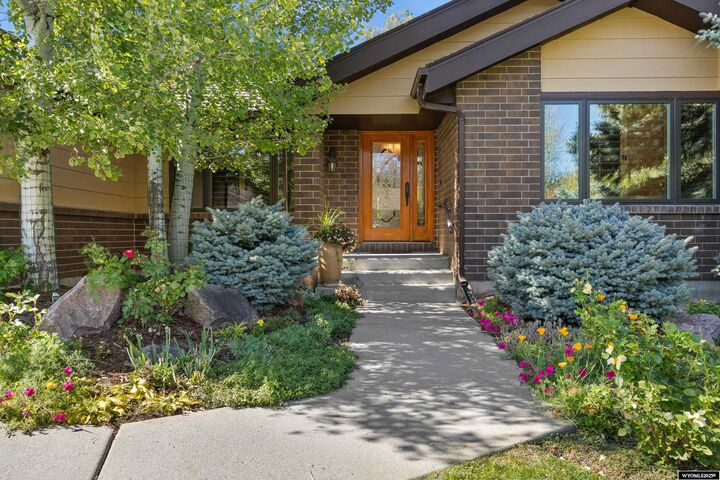 Property Photo: 1920 Rustic Court WY 82609