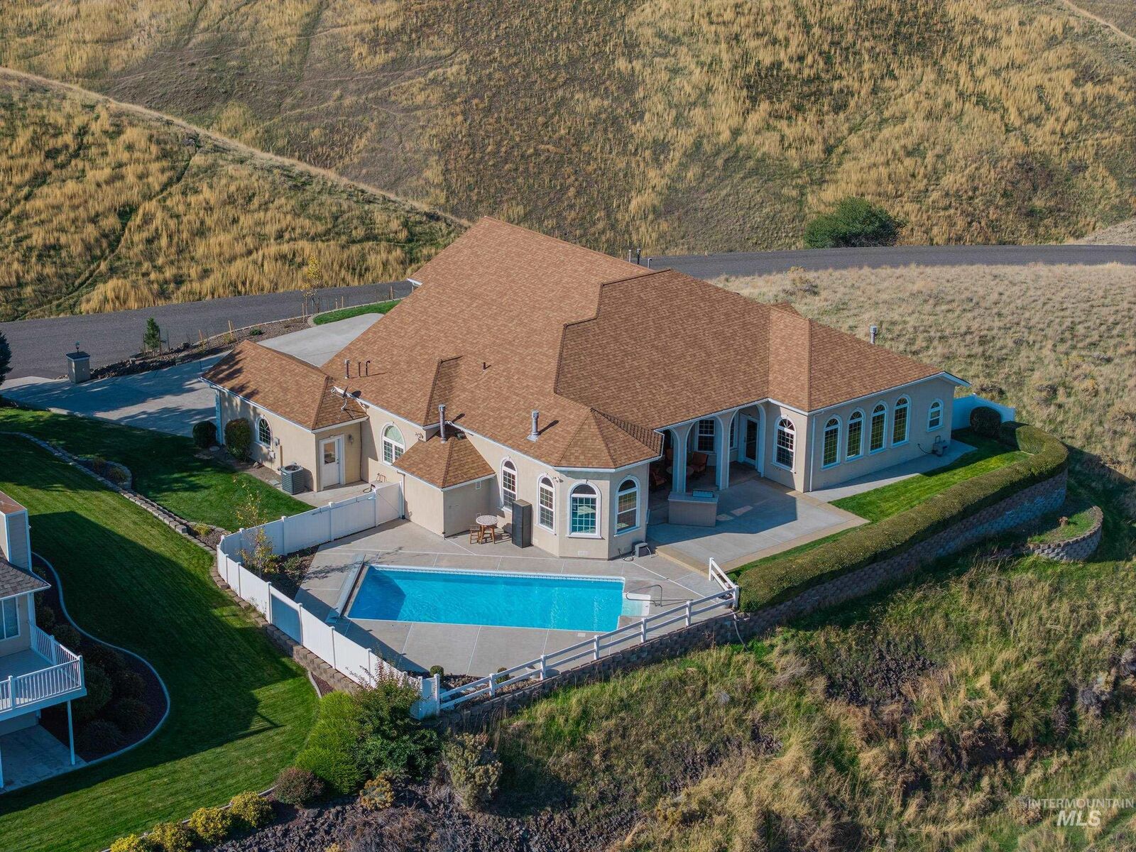 Property Photo:  2550 Valleyview Drive  WA 99403 