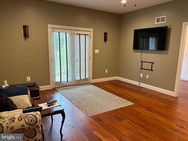 Property Photo: 1212 Glenview Court MD 21028