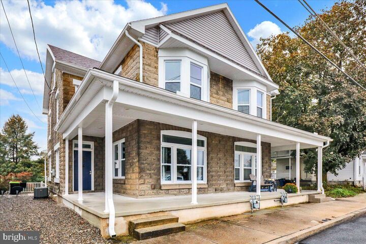 16 E Carpenter Avenue  Myerstown PA 17067 photo