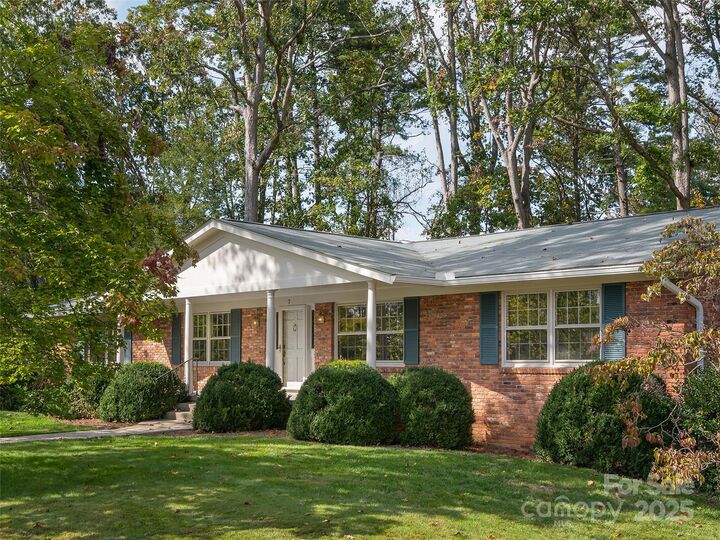 7 E Fox Chase Road  Asheville NC 28804 photo
