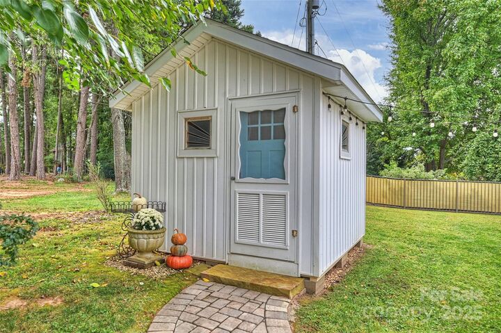 21228 Lakeview Circle  Cornelius NC 28031 photo