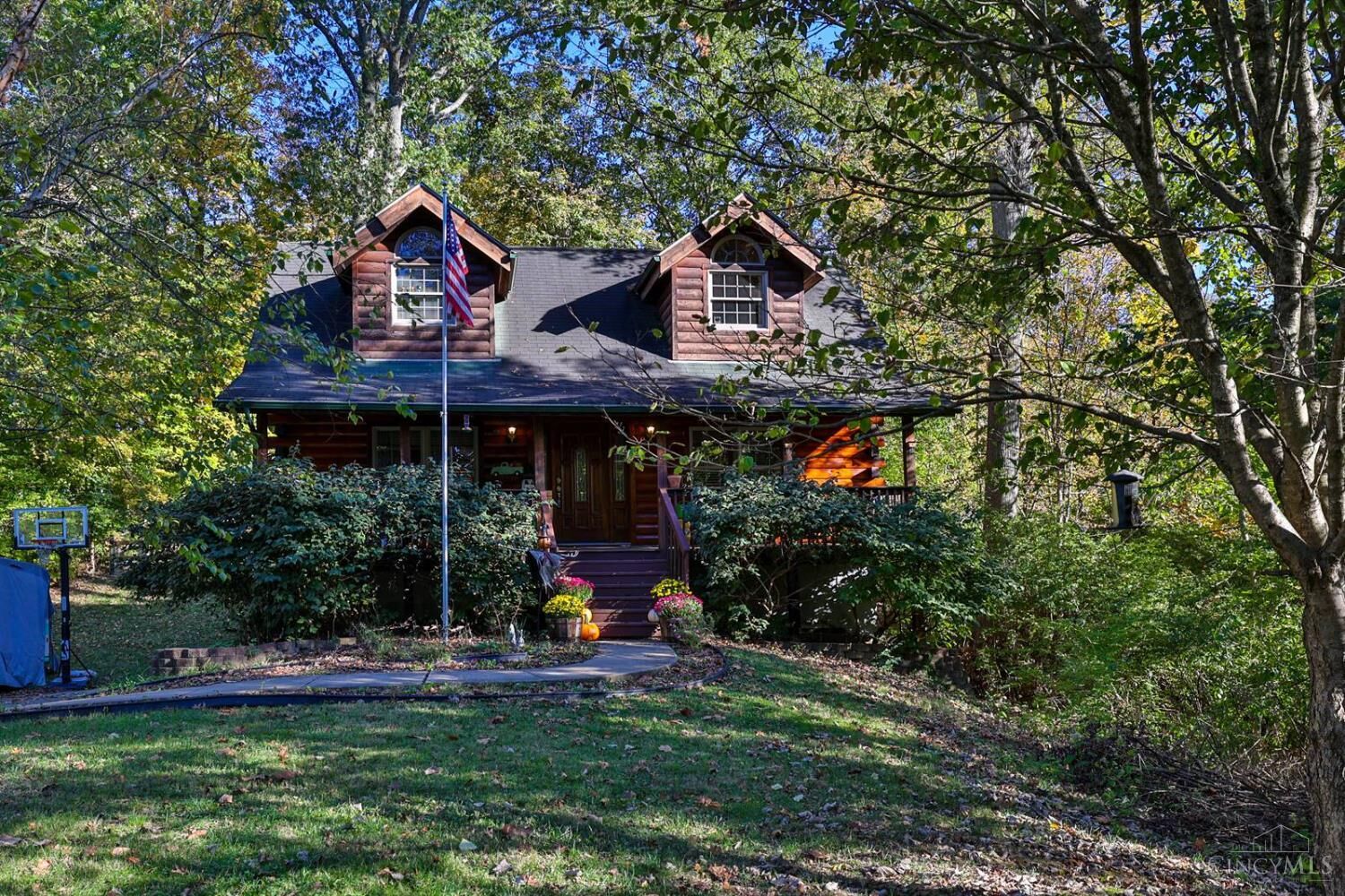 Property Photo: 1613 Greenlawn Way IN 47025